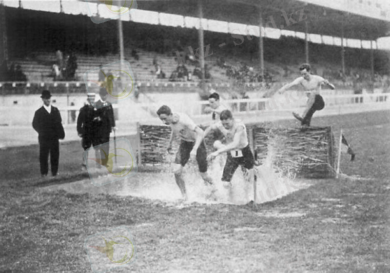 https://upload.wikimedia.org/wikipedia/commons/1/18/London_1908_Steeplechase.jpg