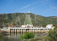 https://upload.wikimedia.org/wikipedia/commons/thumb/5/56/Castaic_Power_Plant_Front.jpg/200px-Castaic_Power_Plant_Front.jpg