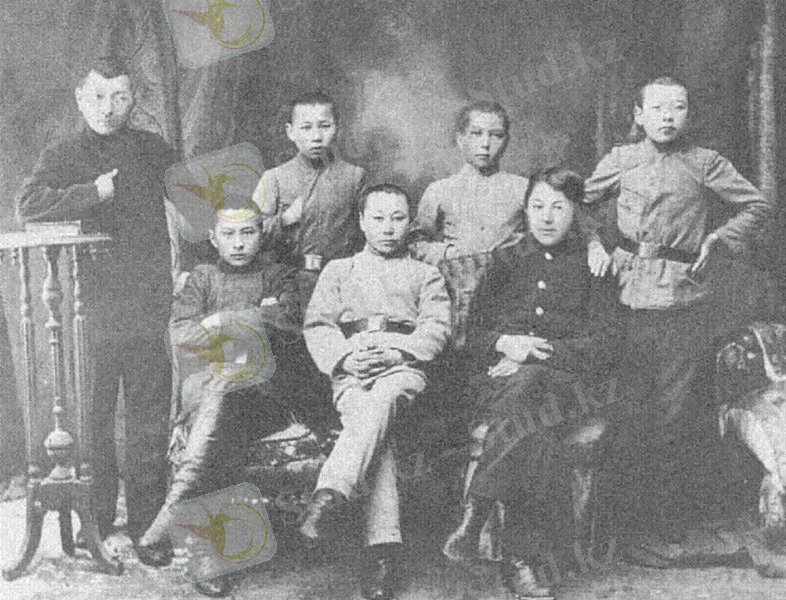 Ыбырай Алтынсарин мектебіндегі қазақ балалары