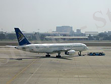 https://upload.wikimedia.org/wikipedia/commons/thumb/c/c9/Air_Astana_Boeing_757-200_P4-GAS.jpg/220px-Air_Astana_Boeing_757-200_P4-GAS.jpg