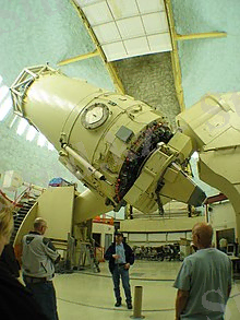 https://upload.wikimedia.org/wikipedia/commons/thumb/3/31/USA_harlan_j_smith_telescope_TX.jpg/220px-USA_harlan_j_smith_telescope_TX.jpg