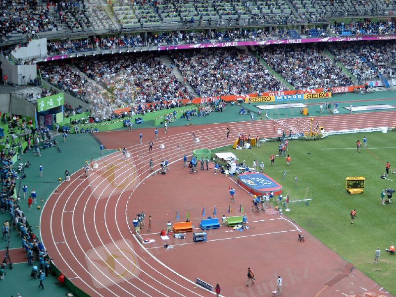 https://upload.wikimedia.org/wikipedia/commons/9/99/2003_World_Athletics_Championships_%28147769455%29.jpg