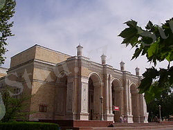 http://upload.wikimedia.org/wikipedia/commons/thumb/f/fe/Navoi_Theater_-_Tashkent.jpg/250px-Navoi_Theater_-_Tashkent.jpg