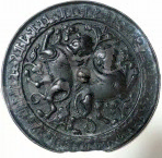 Сурет 3. Синкреттік полиморфттық мақұлық бейнеленген қола айна. Текелі. 