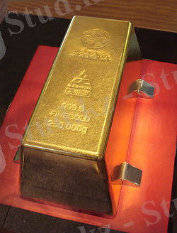 http://upload.wikimedia.org/wikipedia/commons/thumb/4/43/Toi_250kg_gold_bar.jpg/250px-Toi_250kg_gold_bar.jpg