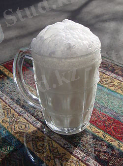 https://upload.wikimedia.org/wikipedia/commons/thumb/8/8e/Fresh_ayran.jpg/250px-Fresh_ayran.jpg