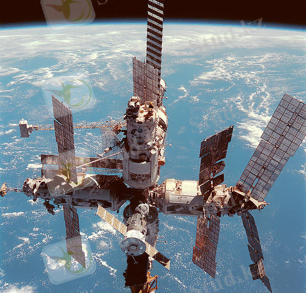C:\Users\Бекжан\Desktop\Новая папка\626px-Mir_on_12_June_1998edit1.jpg