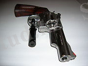 http://upload.wikimedia.org/wikipedia/commons/thumb/1/1e/S%26W_.357_Magnum_With_Laser_Sight.jpg/180px-S%26W_.357_Magnum_With_Laser_Sight.jpg