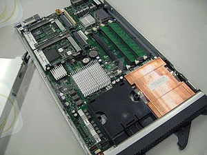https://upload.wikimedia.org/wikipedia/commons/thumb/2/20/IBM_HS20_blade_server.jpg/300px-IBM_HS20_blade_server.jpg