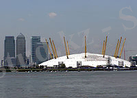 http://upload.wikimedia.org/wikipedia/commons/thumb/3/3c/Canary.wharf.and.dome.london.arp.jpg/200px-Canary.wharf.and.dome.london.arp.jpg