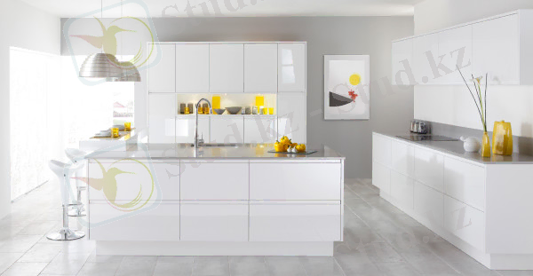 Белая кухня в стиле модерн