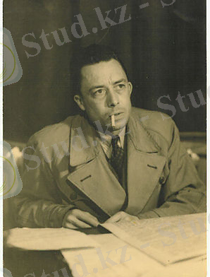 https://upload.wikimedia.org/wikipedia/commons/thumb/9/9a/Albert_Camus2.jpg/300px-Albert_Camus2.jpg