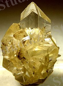 https://upload.wikimedia.org/wikipedia/commons/thumb/7/78/Gypsum-24382.jpg/220px-Gypsum-24382.jpg