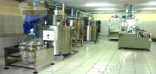 Изображение выглядит как внутренний, пол, кухня, потолок Описание создано с очень высокой степенью достоверности